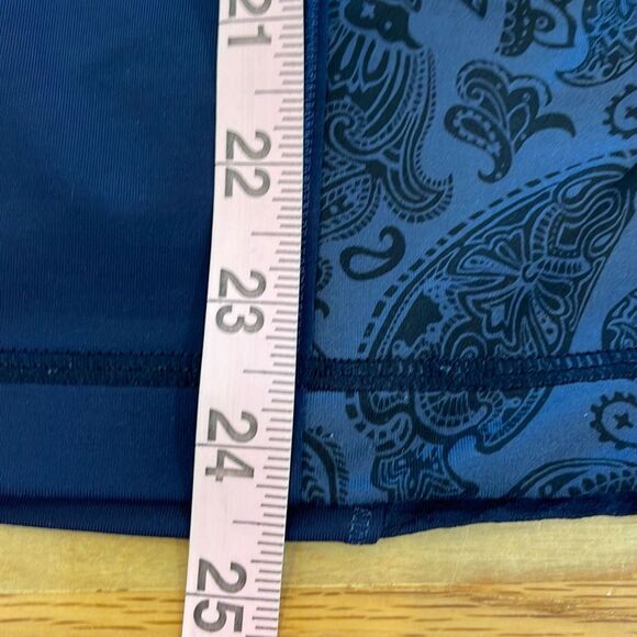 Lululemon Energy Tank Top Paisley‎ Inkwell 2/4 with removable pads. - Picture 8 of 8